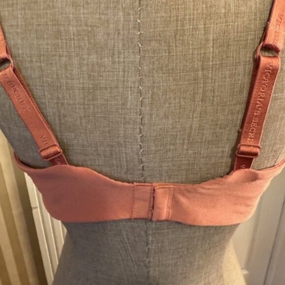 Victoria secret bra size 38D underwired - Picture 2 of 4